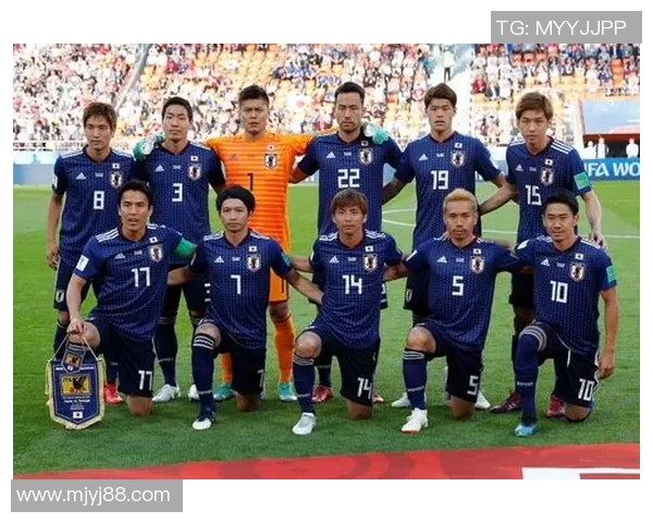 足球巨星齐聚一堂 星光闪耀合影瞬间见证荣耀时刻