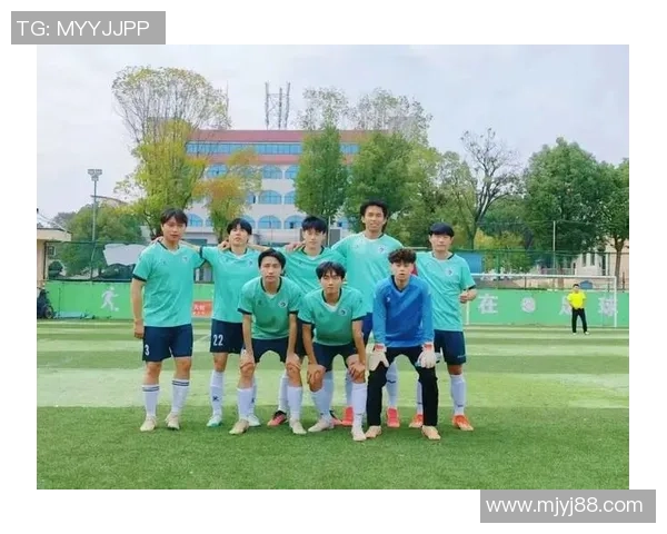 闪耀绿茵场的帅气亚裔足球球星用速度与激情书写青春传奇